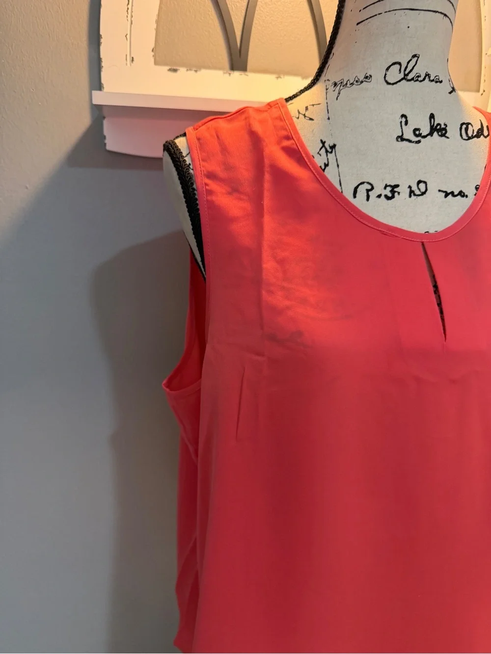 CATO CORAL SLEEVELESS KEYHOLE CAMISOLE SZ XL